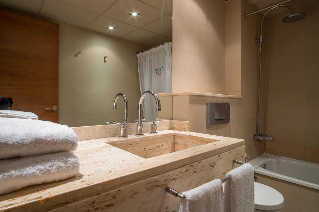 Montbrió del Camp Apartaments Suites Sant Jordi מראה חיצוני תמונה