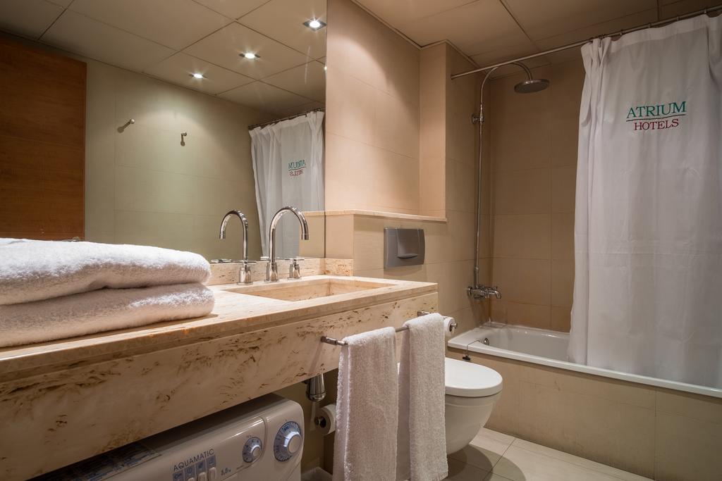 Montbrió del Camp Apartaments Suites Sant Jordi מראה חיצוני תמונה