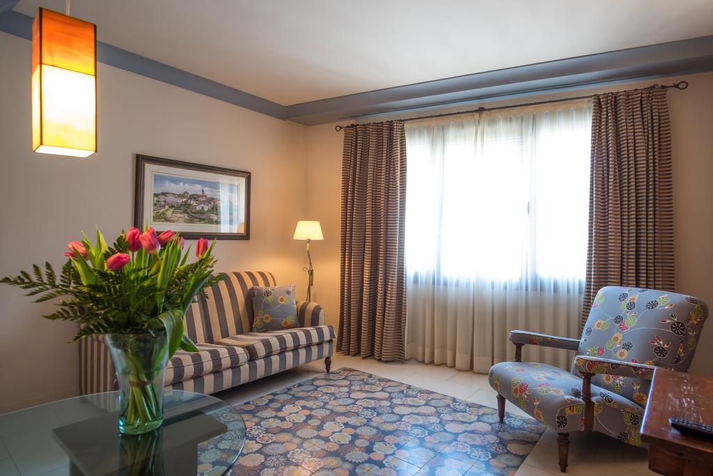 Montbrió del Camp Apartaments Suites Sant Jordi מראה חיצוני תמונה