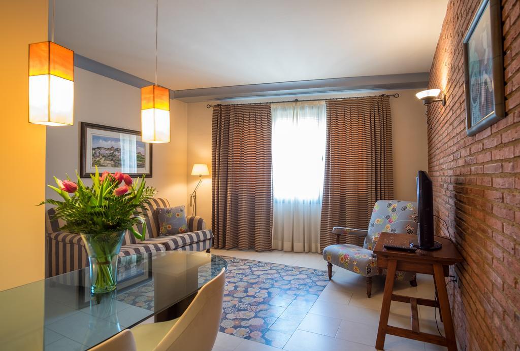 Montbrió del Camp Apartaments Suites Sant Jordi מראה חיצוני תמונה